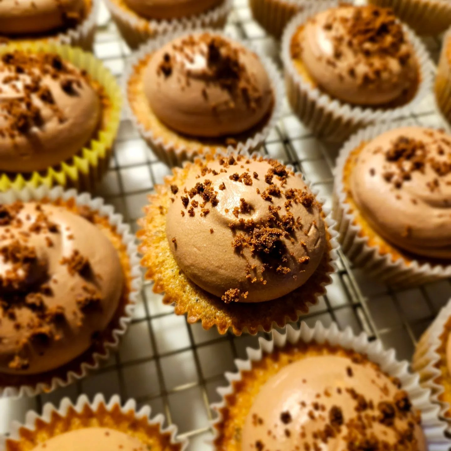 brown cup cake